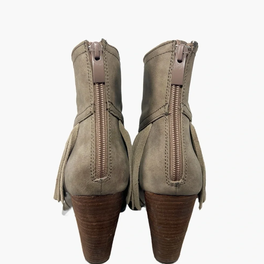 Very Volatile Neutral Tan Fringed Ankle Boots Back Zip Womens size 8